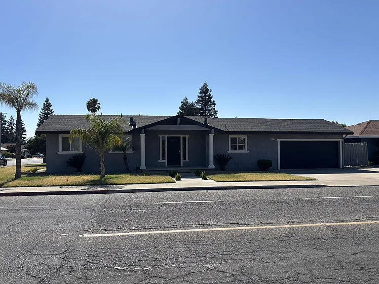 2405 Dels Ln — Photo 3
