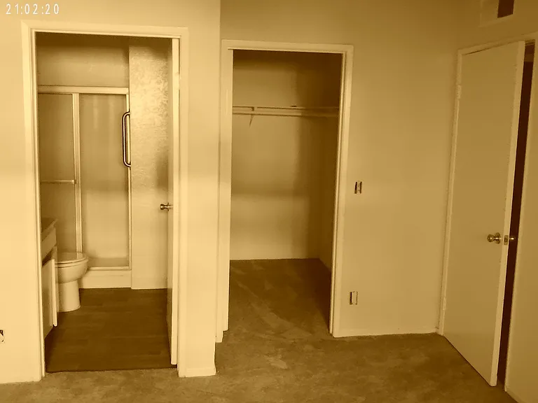 Independence Court Apartments — Photo 31