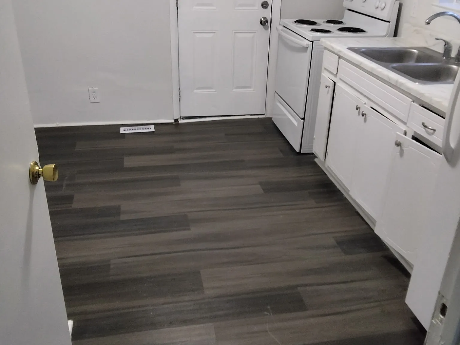 3 bed, 1000 sqft, $1,150 — Photo 3