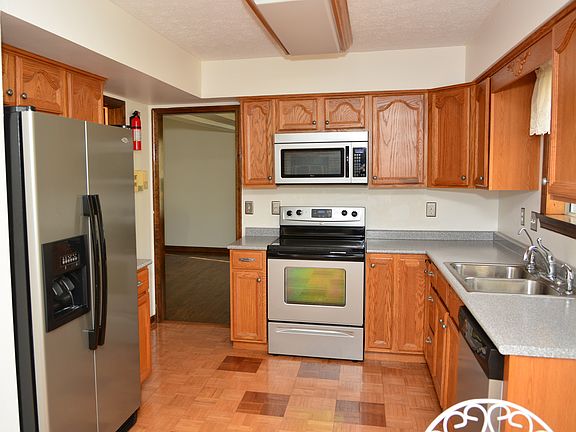 3rd image of 23330 Holly Hill Ln
