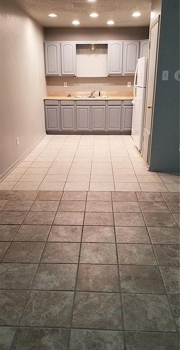 1st image of 501 Sunset Ln #E