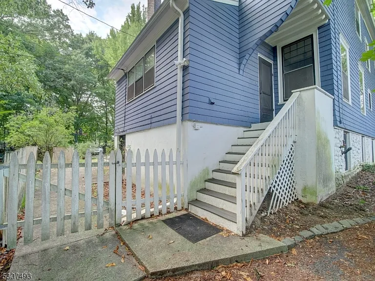449 Grove St — Photo 14