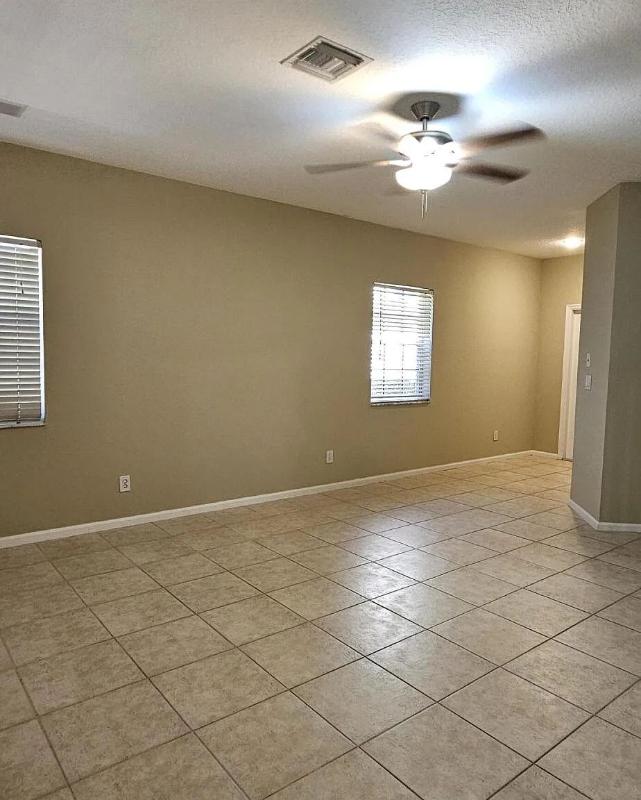5 bed, 3.0 bath, 2476 sqft, $4,600 — Photo 4