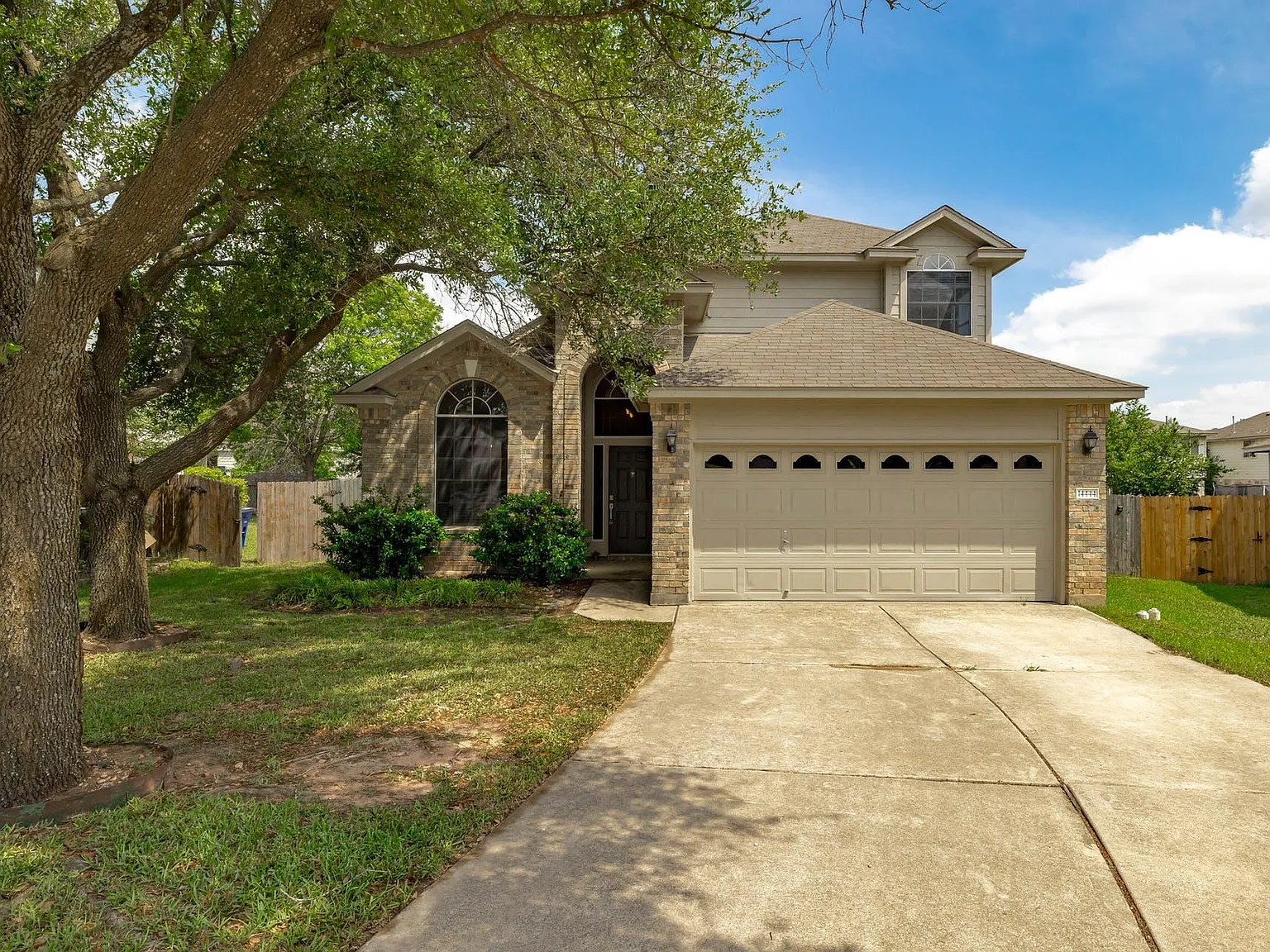 3 bed, 2.5 bath, 2044 sqft, $2,500 — Photo 1