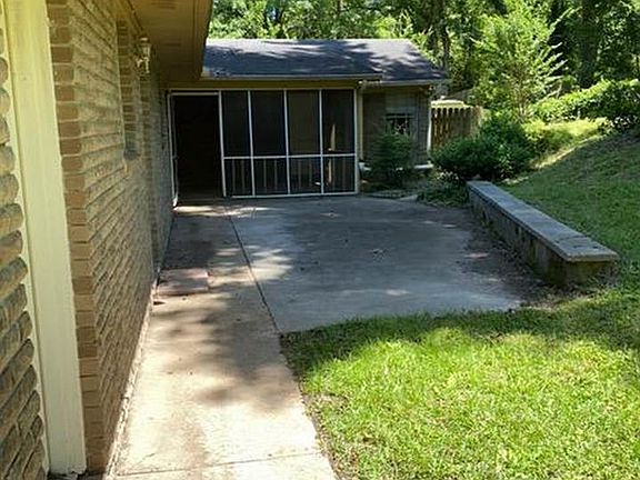 3rd image of 215 Moonmist Dr