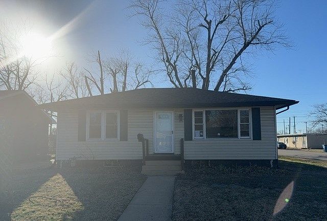 1st image of 2111 Alexander St