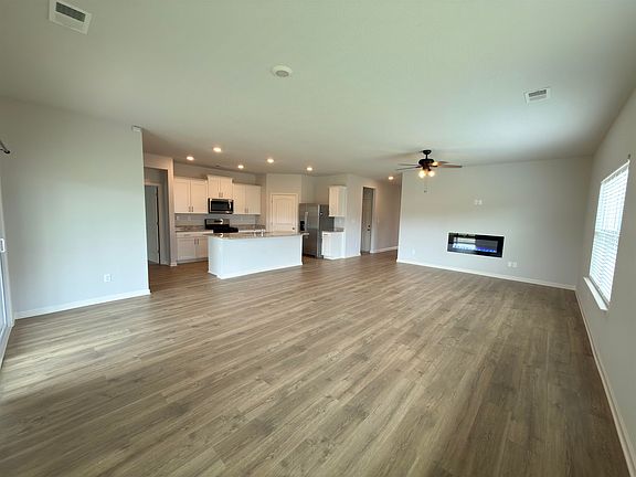 4th image of 525 Azalea Dr