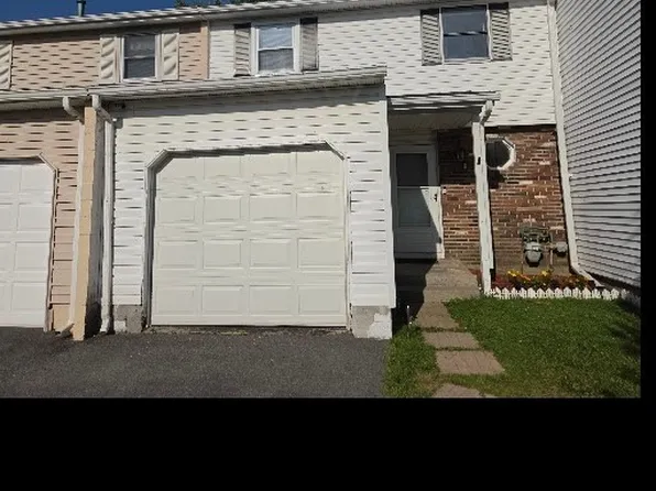 8011 Marlin Dr #B, Clay, NY 13041