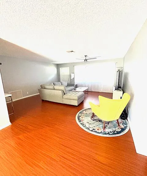 1314 NW 2nd Cir — Photo 3