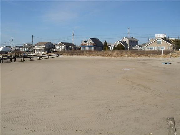 Kid friendly private beach across the street 