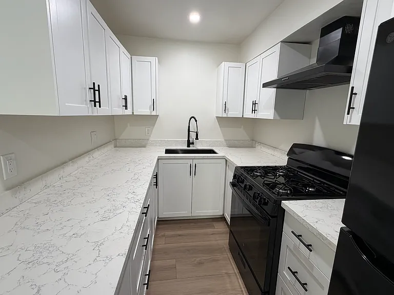 8751 Langdon Ave — Photo 14