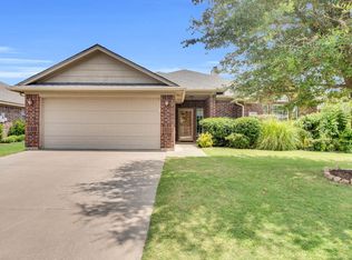 947 Winepress Rd, Burleson, TX 76028