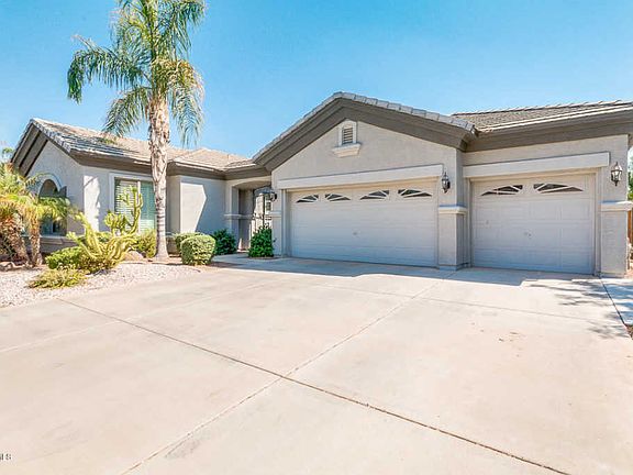3rd image of 2841 E Buena Vista Dr