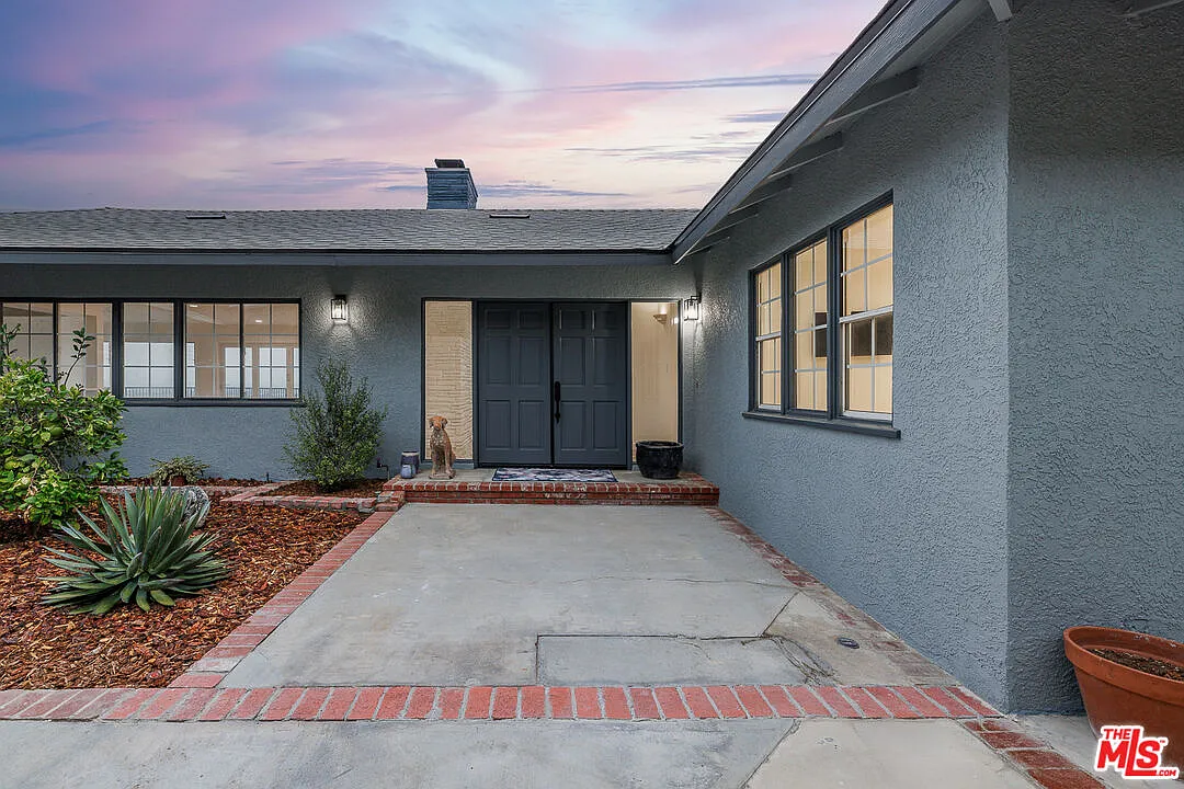 4 bed, 3.0 bath, 2325 sqft, $12,500 — Photo 2