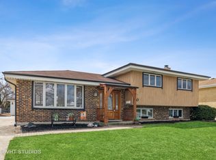 590 Irmen Dr, Wood Dale, IL 60191