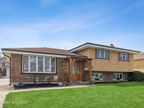 590 Irmen Dr, Wood Dale, IL 60191