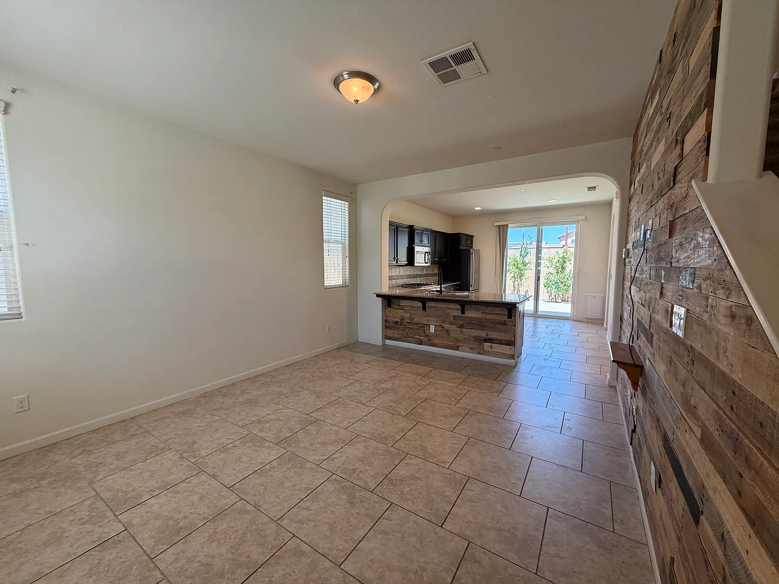 3 bed, 2.5 bath, 1205 sqft, $2,200 — Photo 3