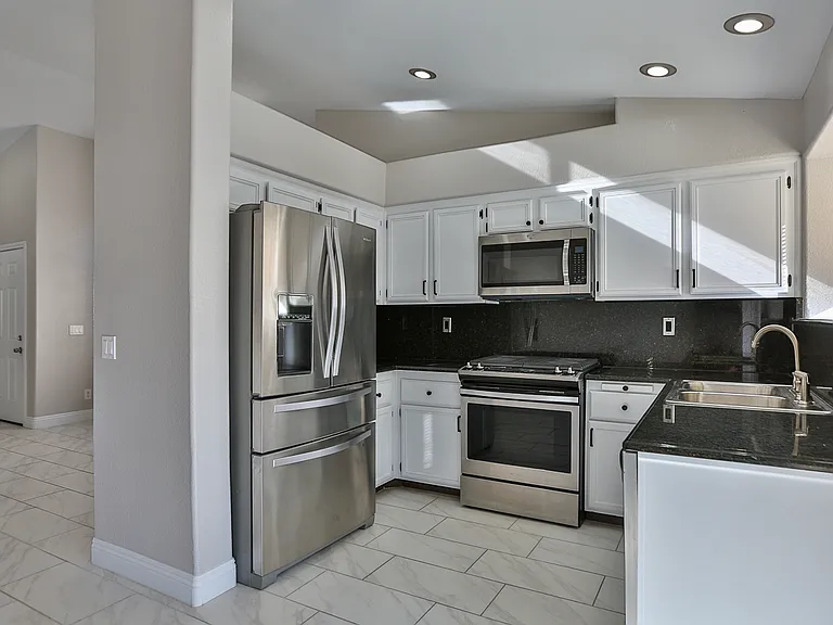 7705 Rockfield Dr — Photo 15