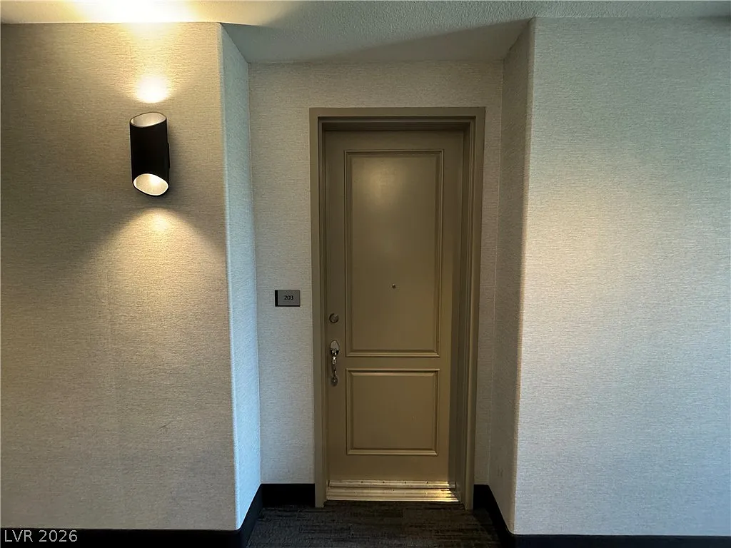 2 bed, 2.0 bath, 1279 sqft, $1,800 — Photo 2