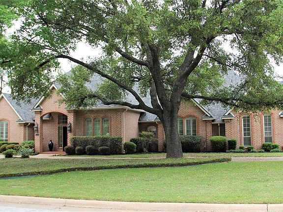 2nd image of 806 Pearl Dr