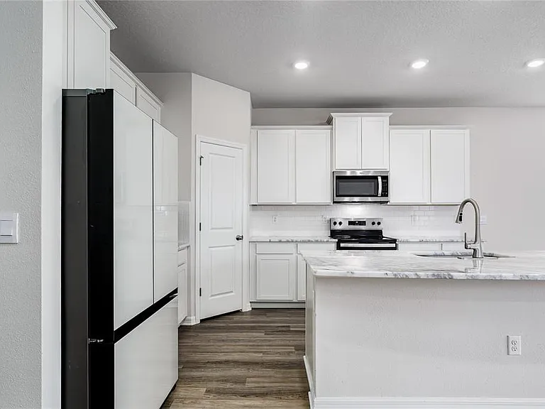 10622 Eustis Dr — Photo 5