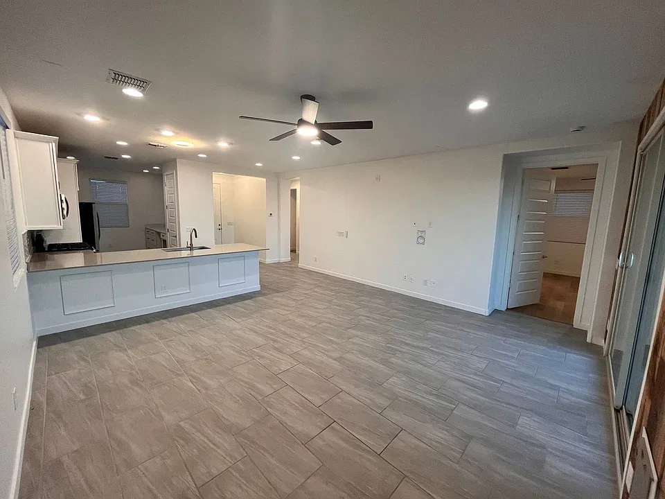 3442 E Dakota Dr