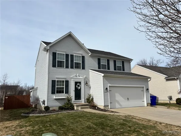 6114 Woodford Dr, Lake View, NY 14085