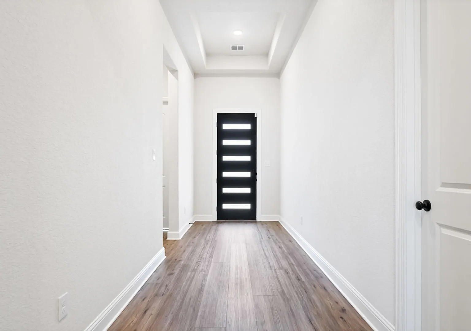Stunning Single-Story 5-Bedroom Home in The Crossvine! — Photo 4