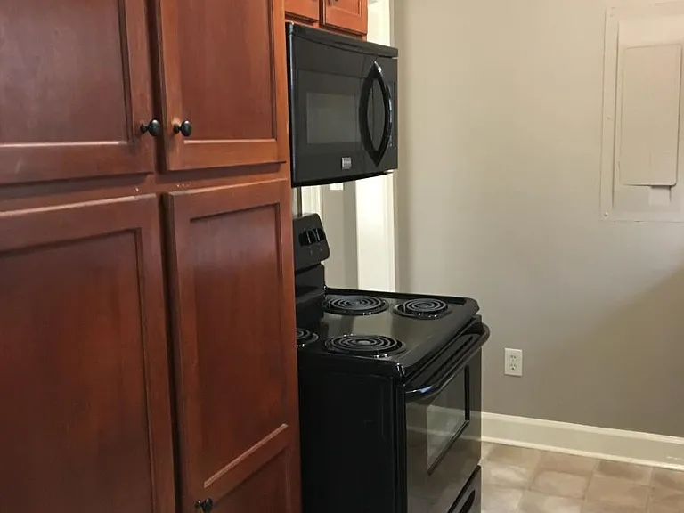 2403 Poincianna St SW — Photo 3