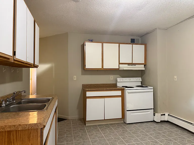 642 Main St #2 — Photo 8