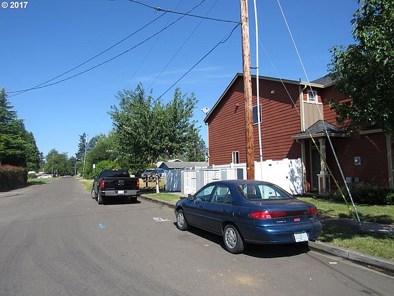 4th image of 2300 NE 114th Ct