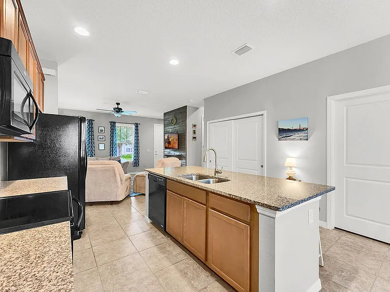 7254 Duxbury Ln — Photo 11