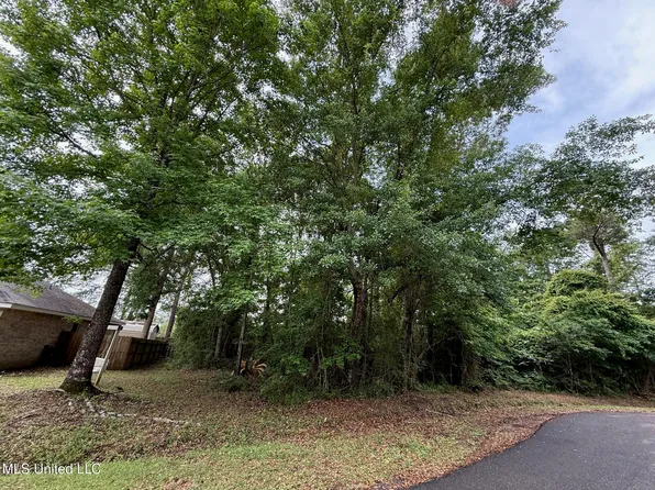 6824 Apona St #97, Diamondhead, MS 39525