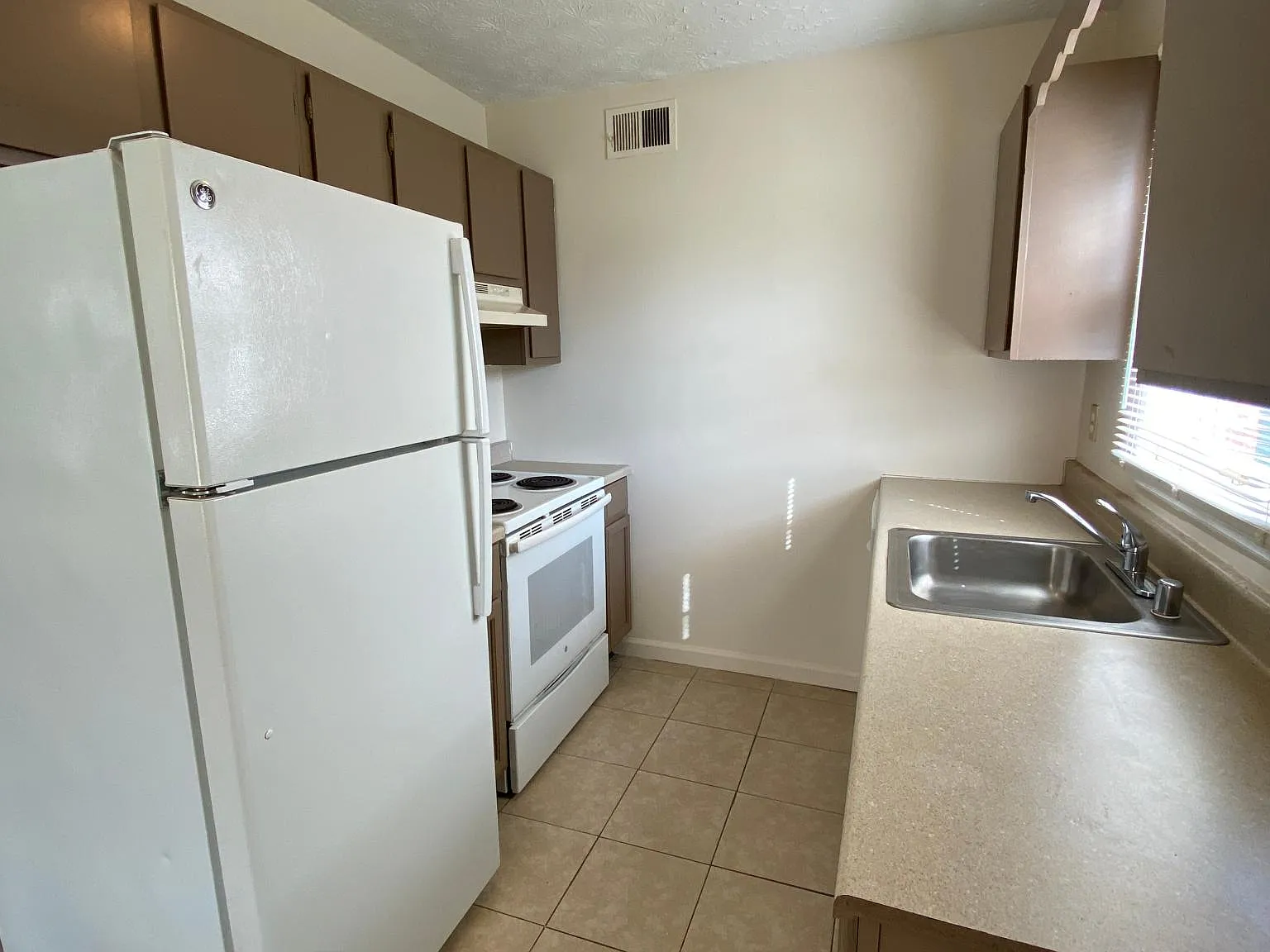 2 bed, 910 sqft, $1,050 — Photo 3