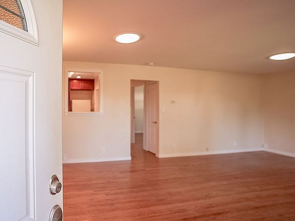 4th image of 2088 Kathleen Dr