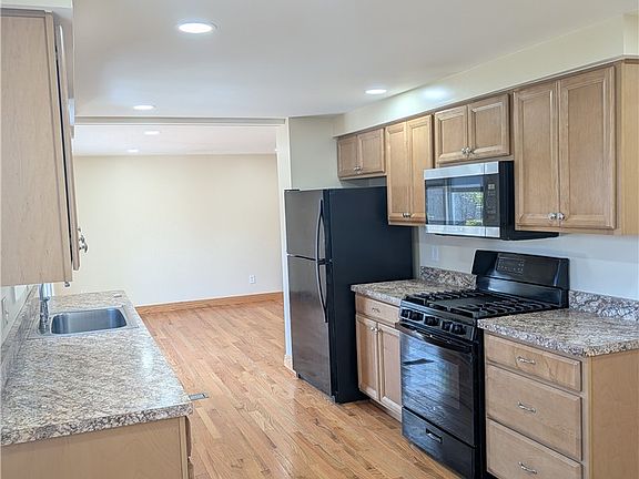 4th image of 1109 Woodhill Dr