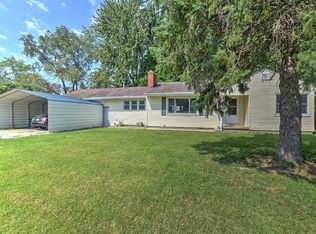 7 N Lynette Dr, Decatur, IL 62526