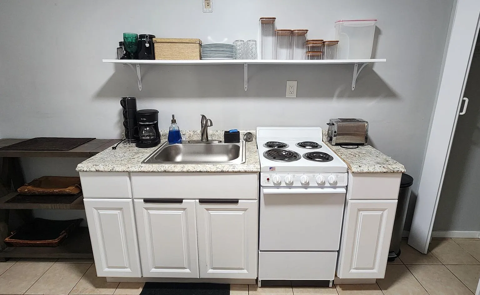 Studio, 200 sqft, $995 — Photo 2