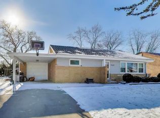 7441 Lyons St, Morton Grove, IL 60053