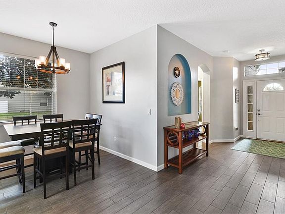 4th image of 573 Hampshire Ln