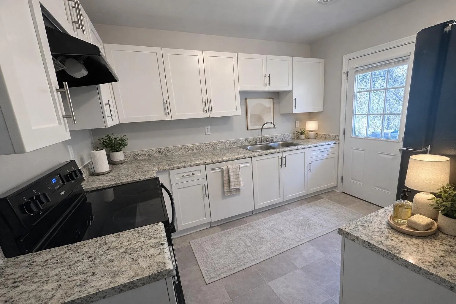 4 bed, 3.0 bath, 2200 sqft, $706 — Photo 2