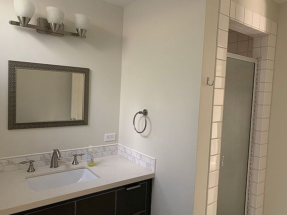 Bathroom 2.