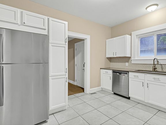 4th image of 330 Bernard Ave #3301