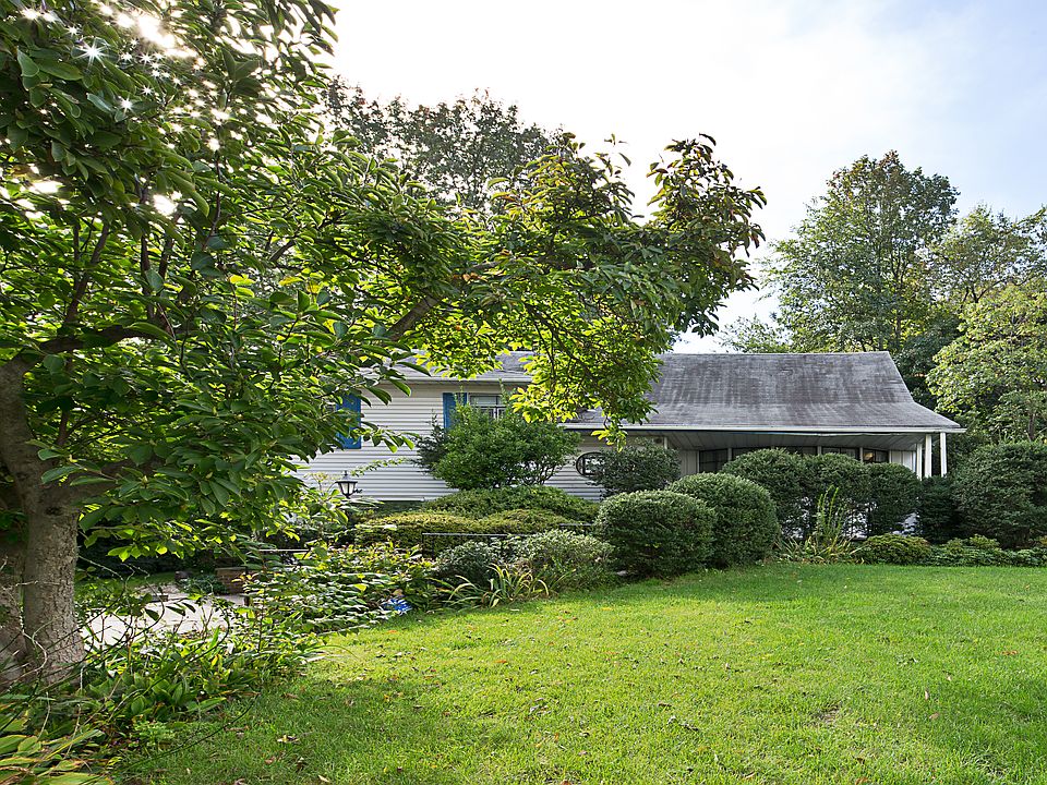 1st image of 8 Brentwood Ln