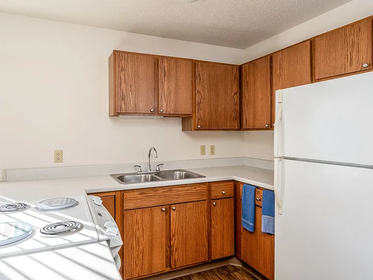 Raven Court Townhomes — Photo 10