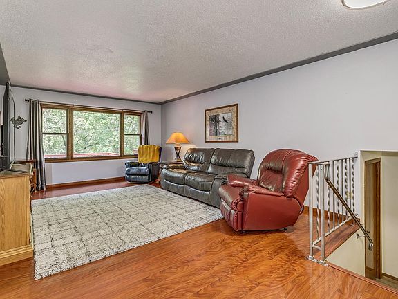 4th image of 1357 64th Ave NE