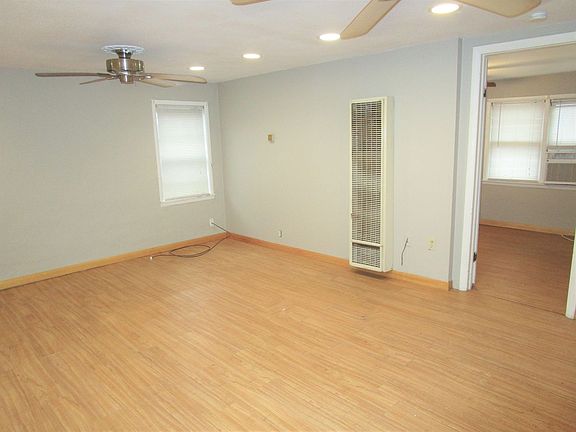 5th image of 313 1/2 N Indiana St