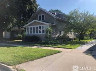 1322 Evans St #B, Oshkosh, WI 54901