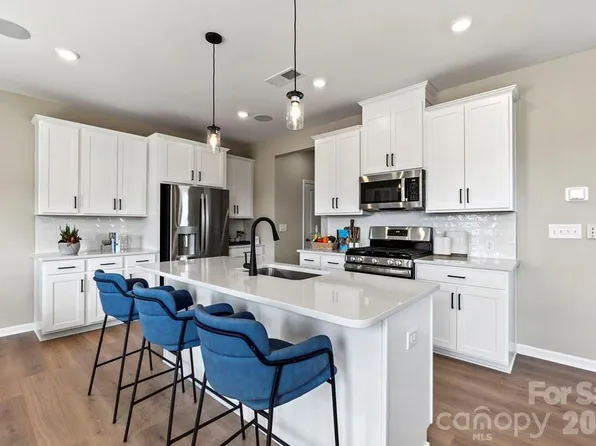 17118 Walker Wylie Dr, Charlotte, NC 28278