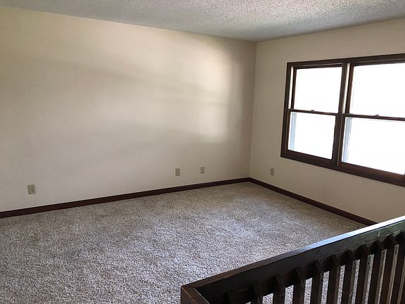 2nd image of 1005 Hill St
